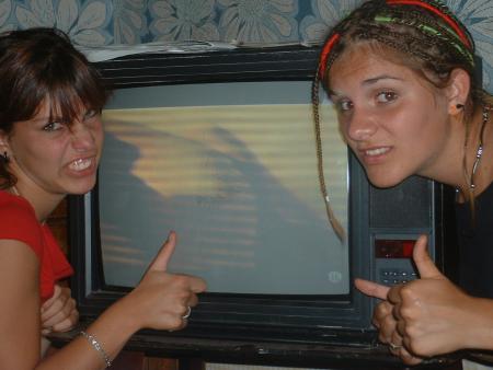 Allison&Lyvia&la télé